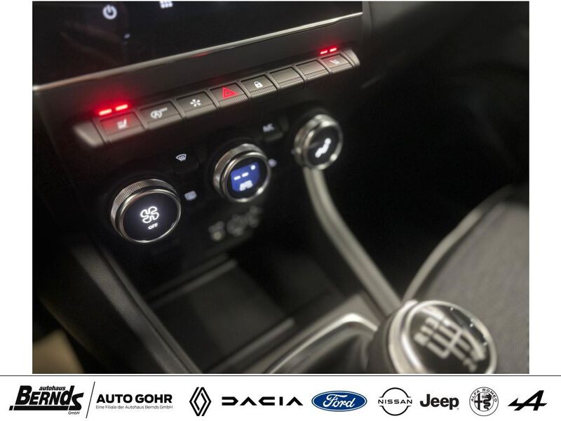 Fahrzeugabbildung Captur TCe Mild Hybrid 140 GPF Bild 17 von 28