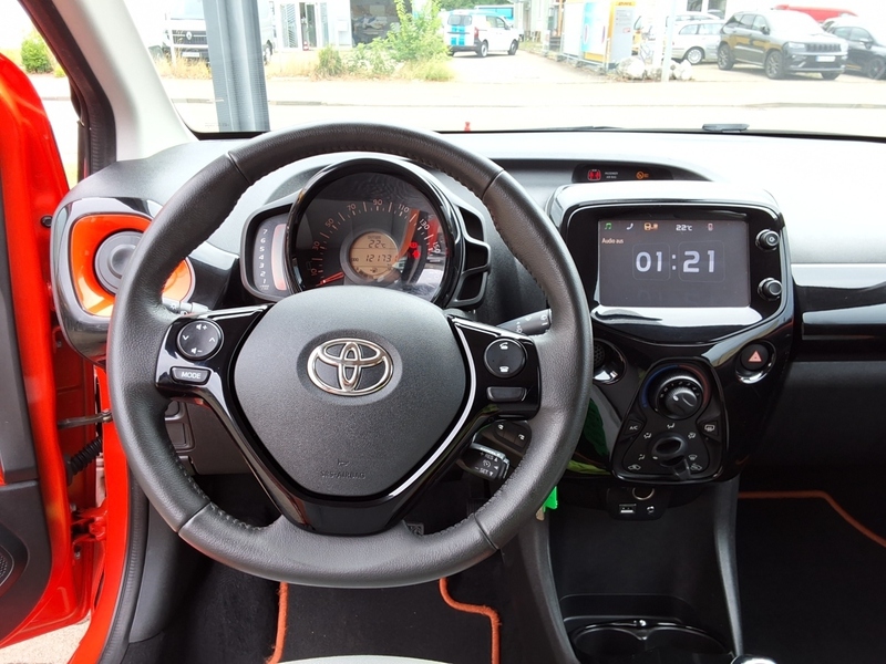 Fahrzeugabbildung Aygo LED/KLIMA/RÜCKFAHRKAMERA/ Bild 8 von 14