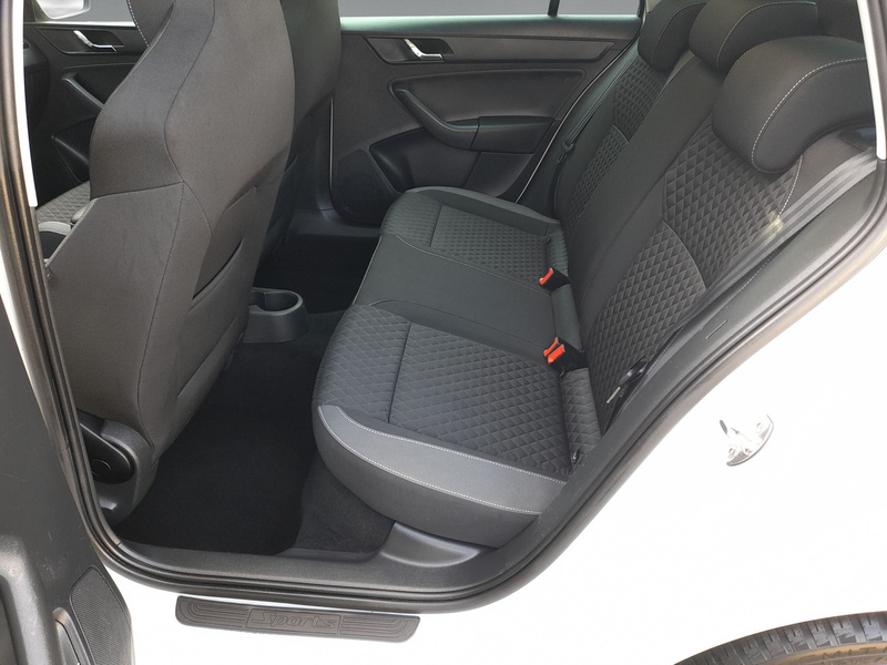 Fahrzeugabbildung Rapid Spaceback (NH)(09.2013 Bild 9 von 15
