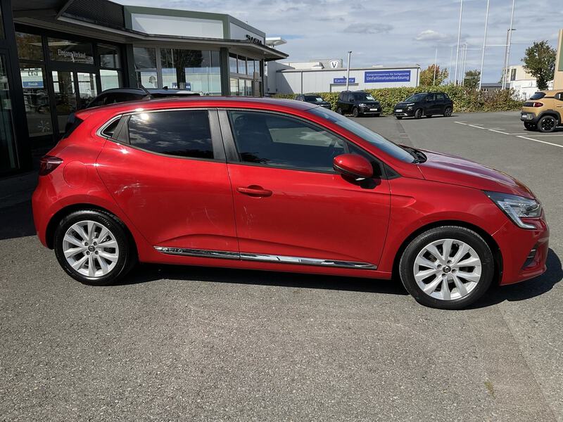 Fahrzeugabbildung Clio Klima* AHK* Navi Bild 2 von 22