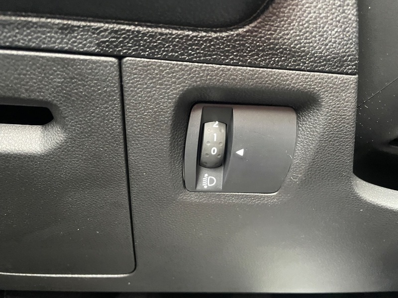Fahrzeugabbildung Jogger +Klima+Navi+RFK+ Bild 27 von 50
