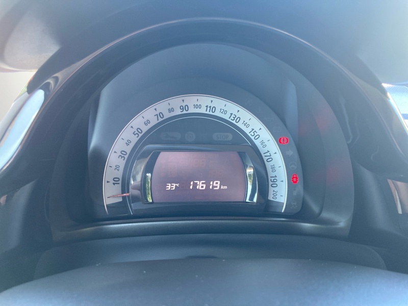 Fahrzeugabbildung Twingo Klima Navi SHZ Bild 12 von 17