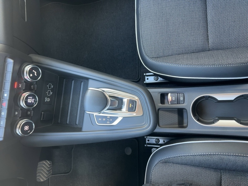 Fahrzeugabbildung Captur 1.6 INTENS 160 PLUG IN HYBRID Bild 13 von 17