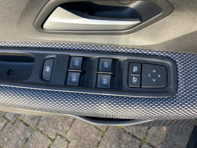 Fahrzeugabbildung Jogger Expression TCe 110 7-Sitzer Bild 14 von 14