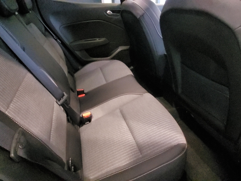 Fahrzeugabbildung Clio KISS TCe 90 Bild 8 von 12