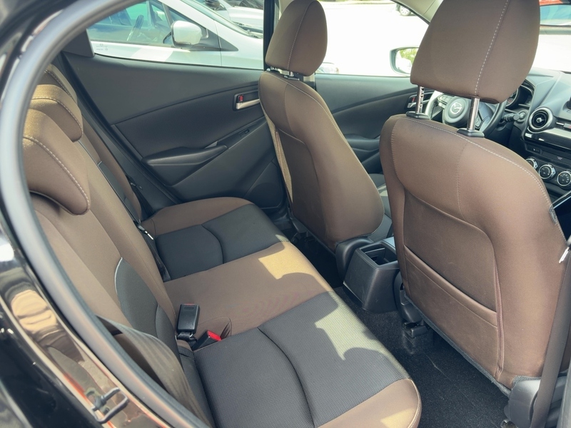 Fahrzeugabbildung 2 1.5 Skyactiv-G 90 Exclusive-Line Automatik Bild 8 von 15