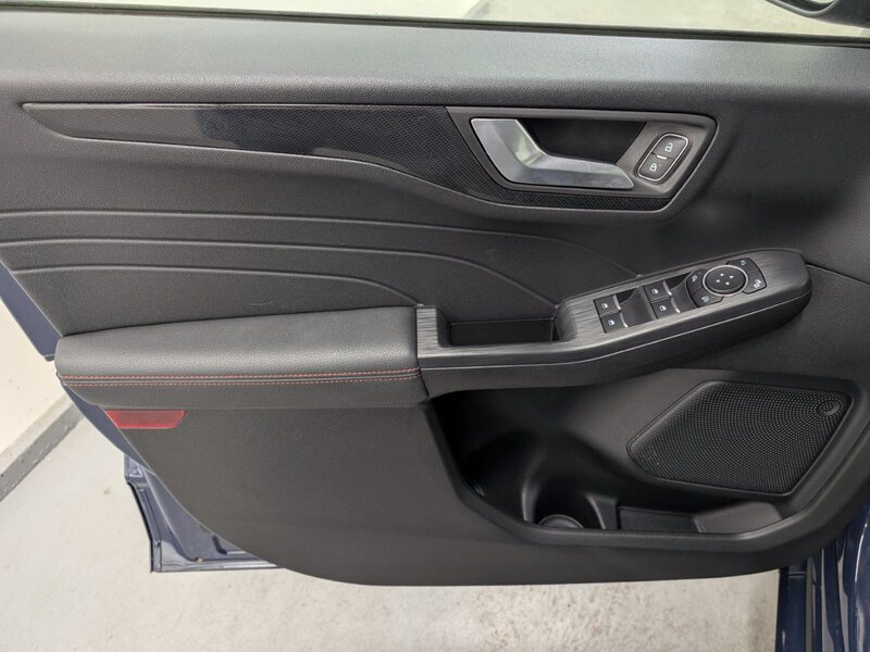 Fahrzeugabbildung Kuga 2.5 PHEV ST-Line X HUD B&O AHK ACC Pano Bild 43 von 45