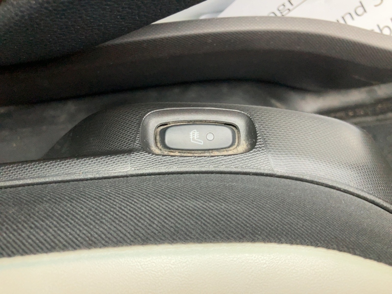 Fahrzeugabbildung Twingo Techno 100% Electric Bild 18 von 19