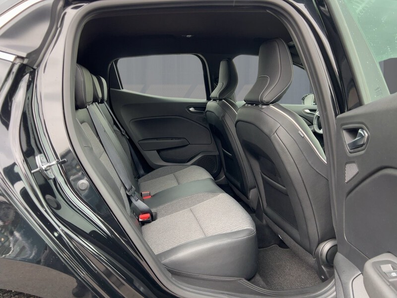 Fahrzeugabbildung Clio 360° KAMERA Bild 8 von 22