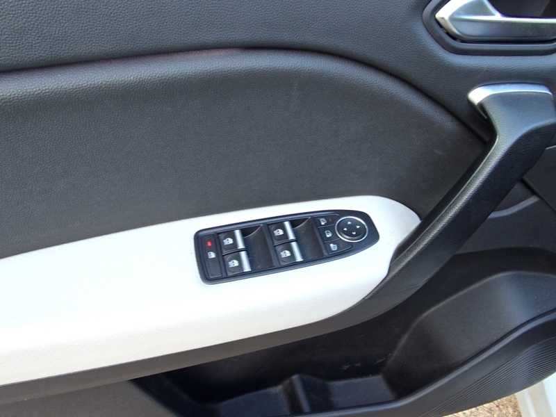 Fahrzeugabbildung Captur EDITION ONE E-TECH PLUG-IN 160 Bild 19 von 20