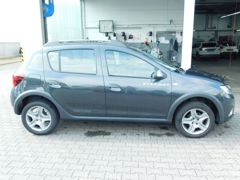 Fahrzeugabbildung Sandero II Stepway Prestige TCe 90 Bild 2 von 15
