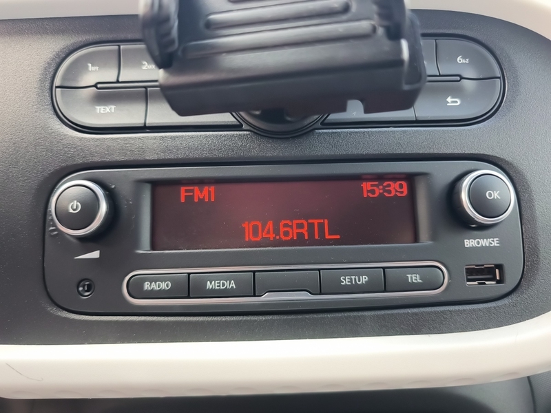 Fahrzeugabbildung Twingo 1.0 SCe 75 Limited KLIMA*CARPLAY*PDC*ALLW Bild 11 von 18