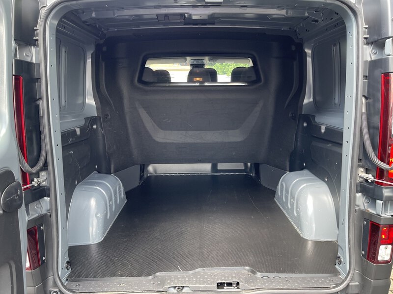 Fahrzeugabbildung Trafic L1H1 DOKA Komfort 3,0t dCi 150PS EDC Bild 27 von 46