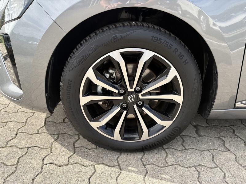 Fahrzeugabbildung Clio Full Hybrid 145 Techno Bild 10 von 10