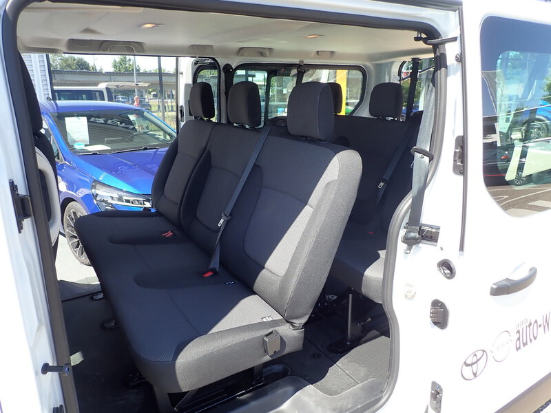 Fahrzeugabbildung Trafic Pkw Grand Authentic Blue dCi 110 MY25 Bild 9 von 18