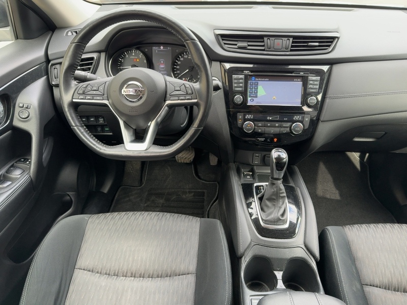 Fahrzeugabbildung X-Trail Automatik Bild 8 von 16