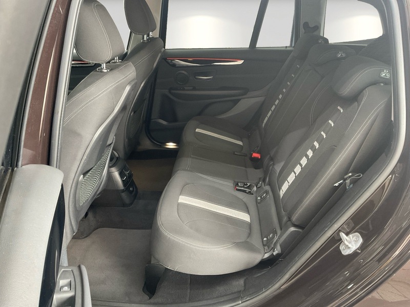 Fahrzeugabbildung 220 Gran Tourer Gran Tourer - 220i Sport Line Bild 7 von 17