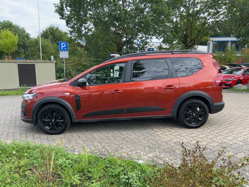 Fahrzeugabbildung Jogger 1.0 TCe 110 Extreme+ *7-Sitzer* Bild 2 von 15