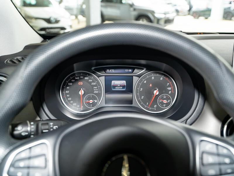 Mercedes-Benz B 180