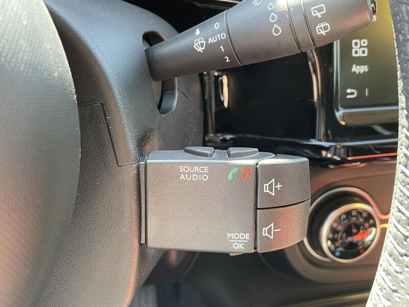 Fahrzeugabbildung Twingo III TWINGO E-Tech 100 Bild 17 von 25