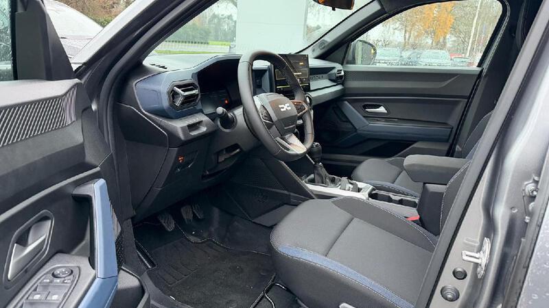 Fahrzeugabbildung Duster Journey TCe 130 Bild 8 von 18