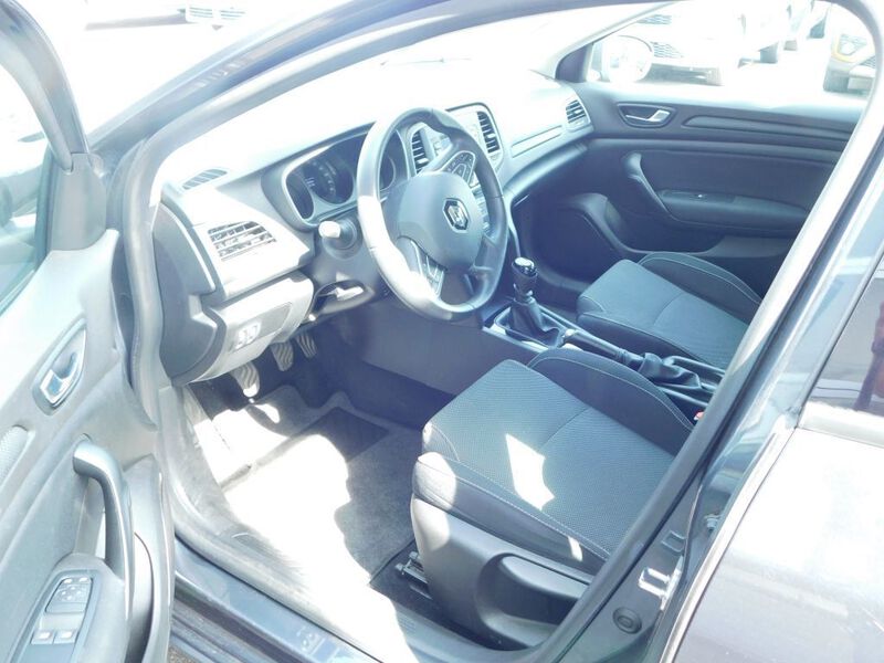 Fahrzeugabbildung Megane IV Entry TCe 115 GPF Bild 6 von 14