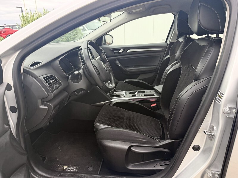 Fahrzeugabbildung Megane IV Lim. 5-trg Intens 1.2 TCe 130 ENERGY Bild 4 von 7