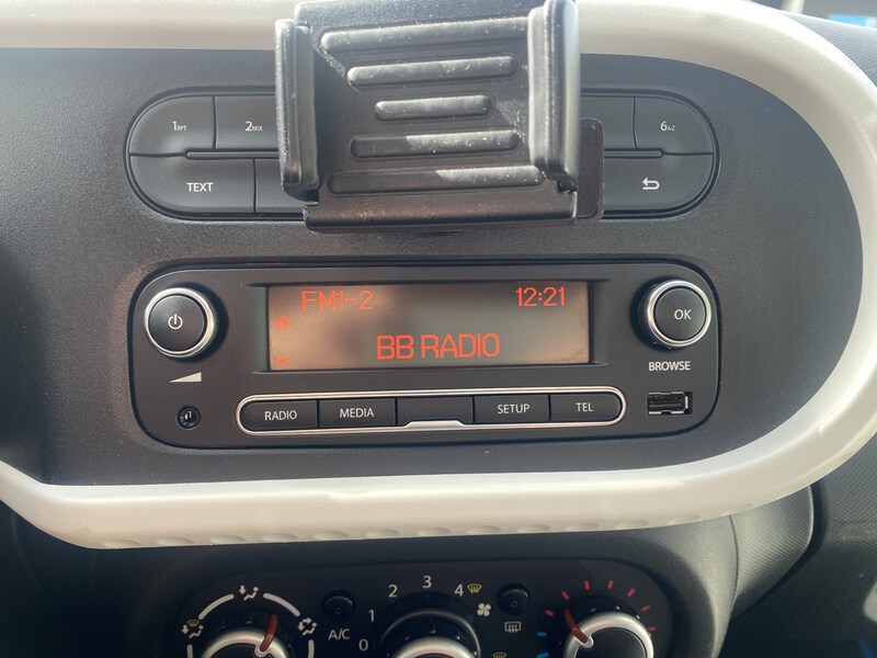 Fahrzeugabbildung Twingo III Entry SCe 70 Bild 14 von 15