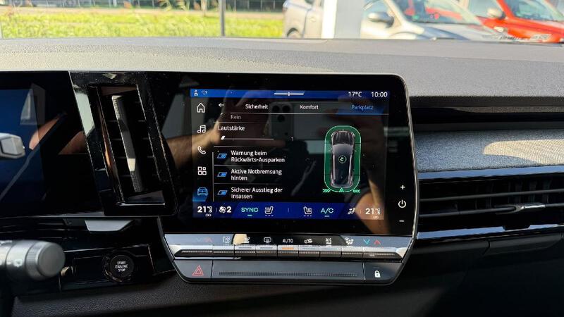 Fahrzeugabbildung Austral E-Tech Full Hybrid 200 Bild 14 von 16