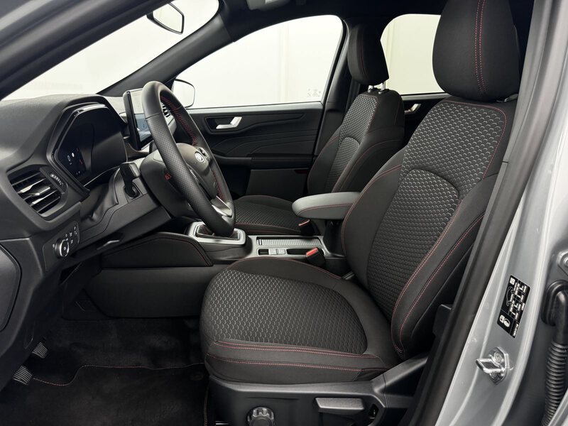 Fahrzeugabbildung Kuga 1.5 EcoBoost ST-Line Allwetterreifen Bild 8 von 40
