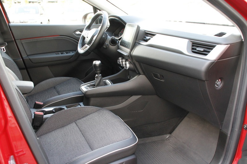 Fahrzeugabbildung Captur Techno Mild Hybrid 140 Bild 15 von 21