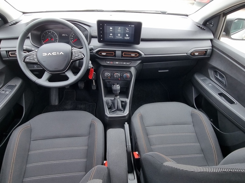 Fahrzeugabbildung Sandero Stepway Essential TCe 90 Bild 8 von 18
