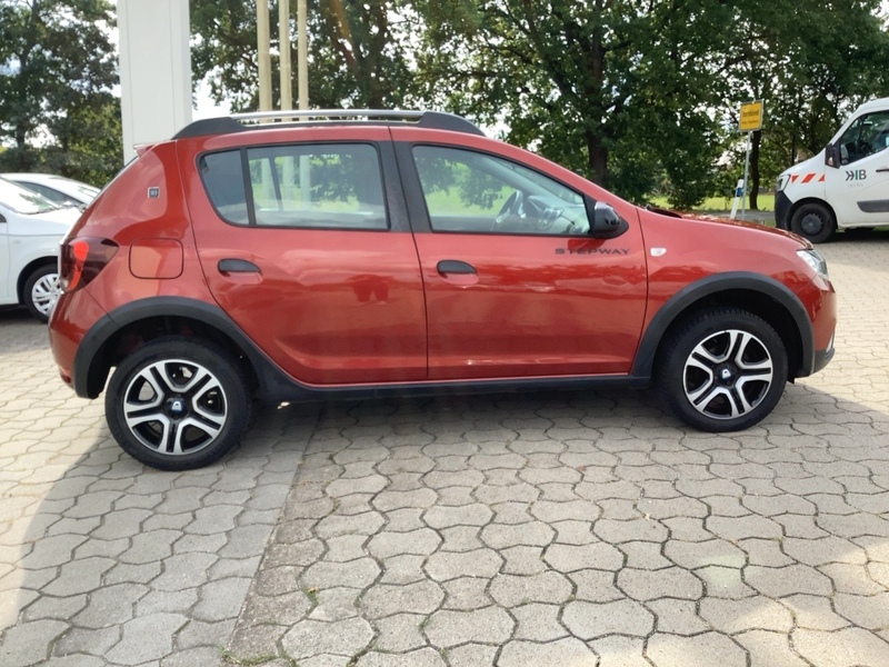Fahrzeugabbildung Sandero LPG/Benzin Bild 5 von 15