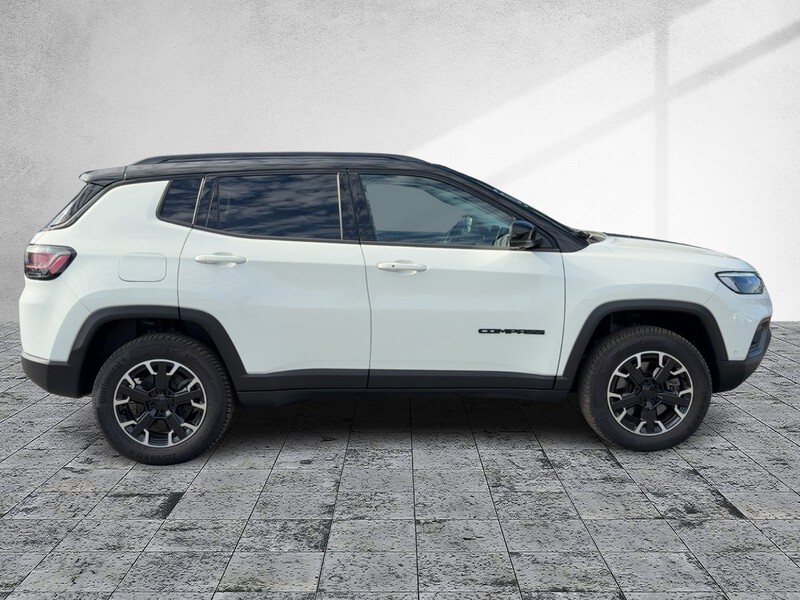 Fahrzeugabbildung Compass  High Upland Plug-In Hybrid 4xe Bild 5 von 15