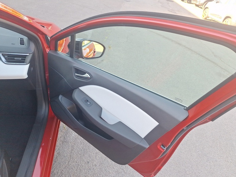 Fahrzeugabbildung Clio TECHNO TCe 90 Bild 17 von 17