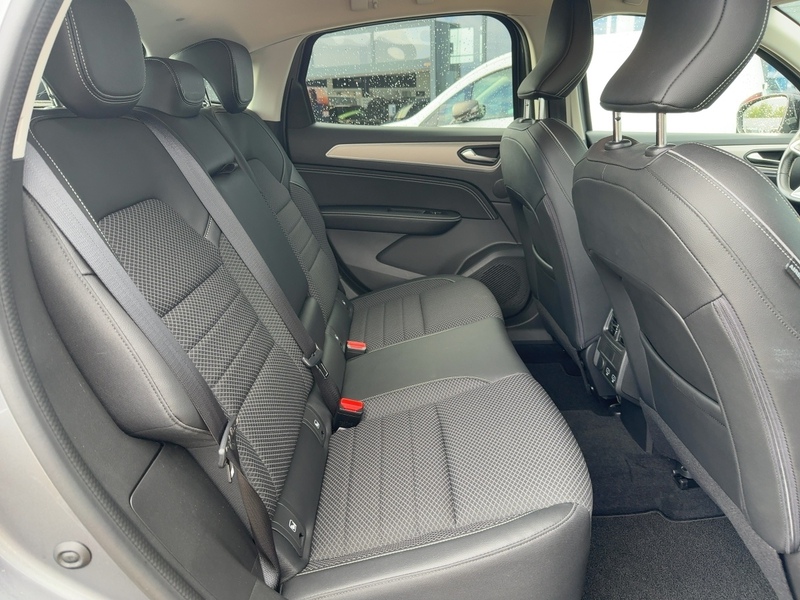 Fahrzeugabbildung Arkana TECHNO TCe 140 Automatik *KAMERA*SHZ*LRHZ* Bild 12 von 15