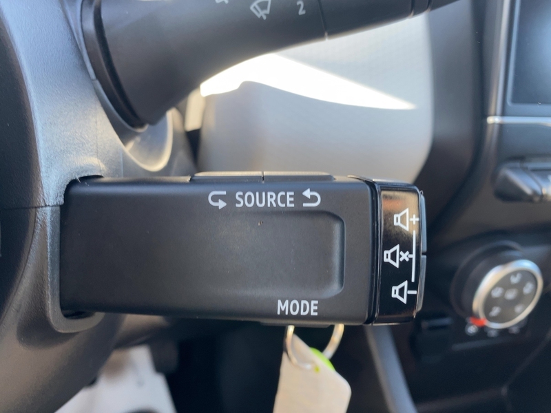 Fahrzeugabbildung Clio EVOLUTION SCe 65 Bild 18 von 21