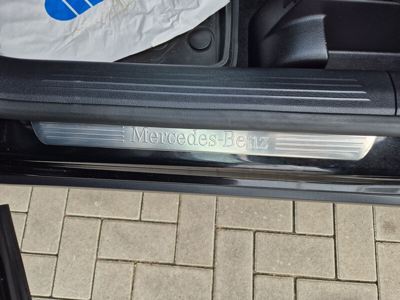 Mercedes-Benz GLB 220