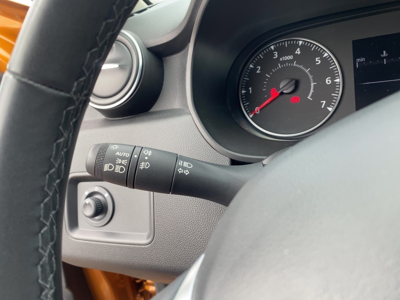 Fahrzeugabbildung Duster ABS Fahrerairbag Bild 21 von 21