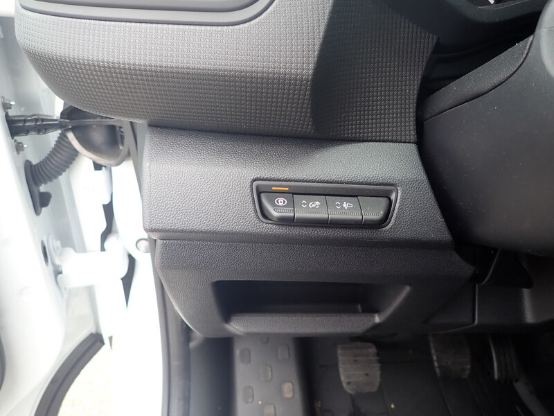 Fahrzeugabbildung Trafic Lkw Komfort L1H1 3,0t Blue dCi 130 MY25 Bild 17 von 20