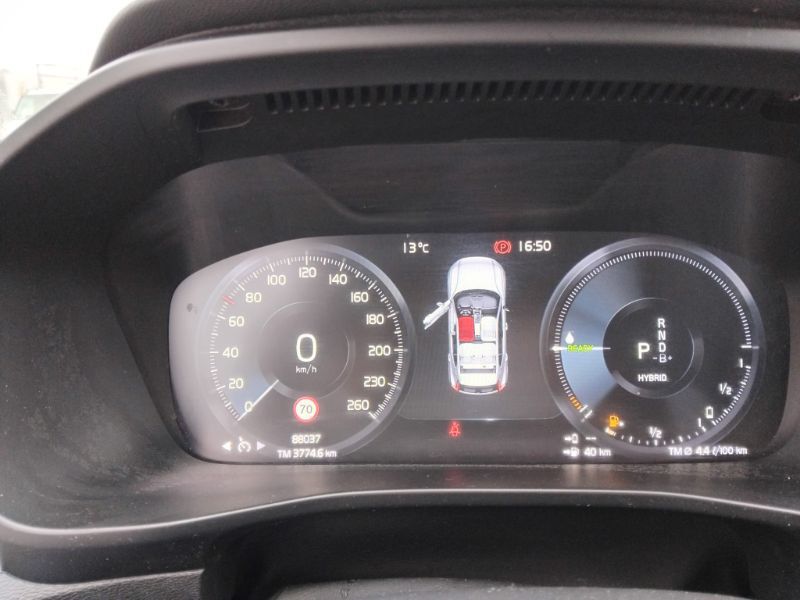 VOLVO XC40 2020 — imagine 27