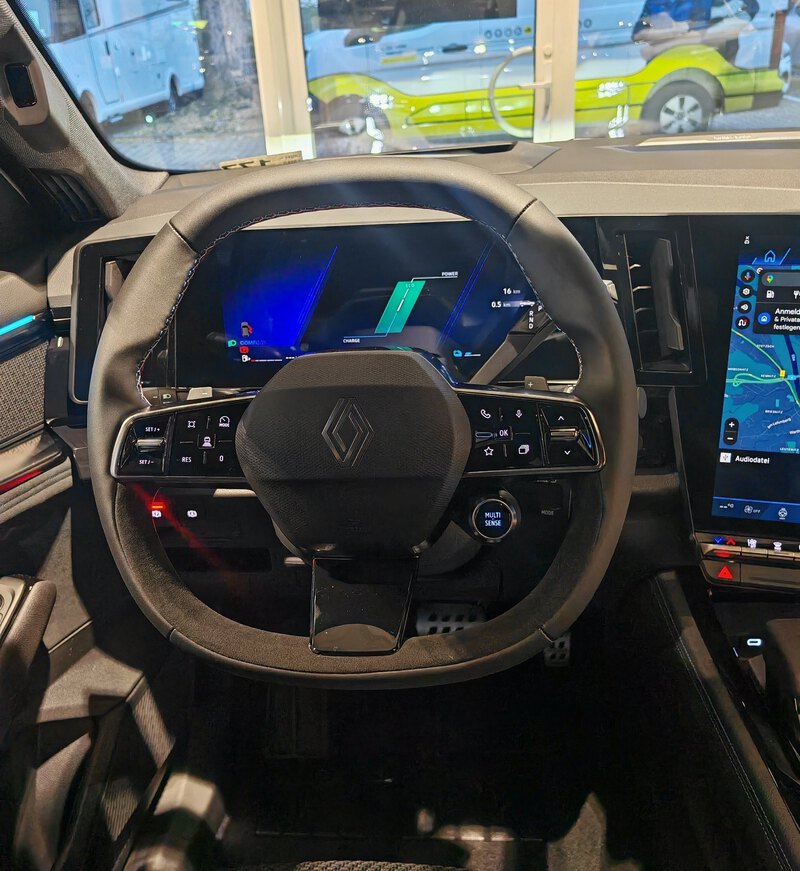 Fahrzeugabbildung Austral Esprit Alpine Full Hybrid E-Tech 200 Bild 8 von 45