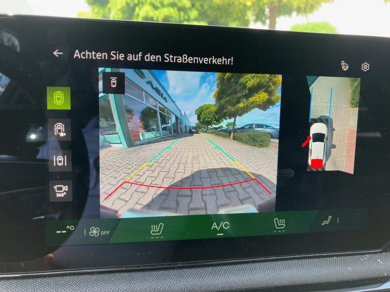 Fahrzeugabbildung Clio Techno Full Hybrid E-Tech 160 Bild 14 von 18