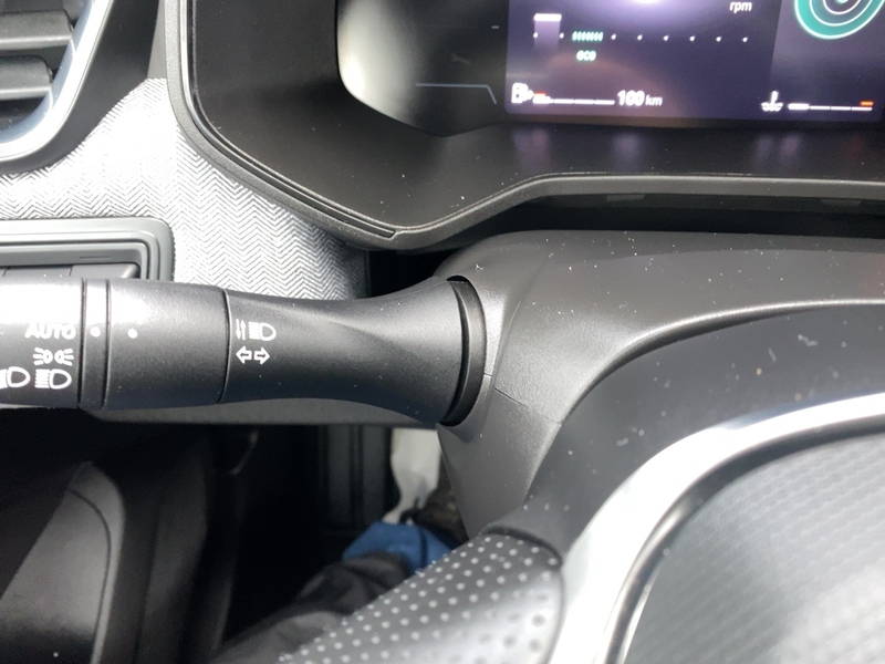 Fahrzeugabbildung Clio Techno TCe 90 Bild 16 von 21