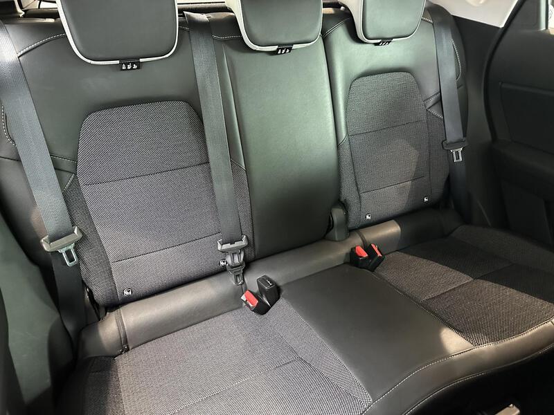 Fahrzeugabbildung Captur INTENS E-TECH Plug-in 160  Bild 12 von 50