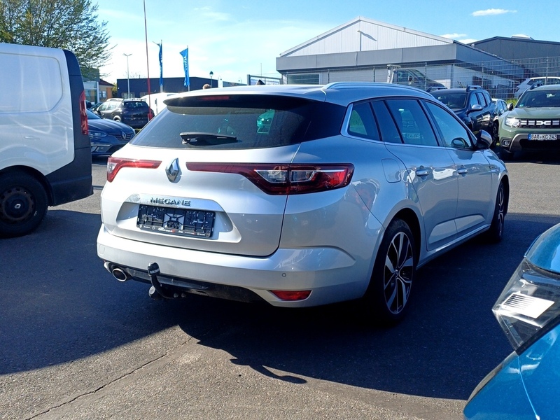 Fahrzeugabbildung Megane IV Grandtour BOSE-Edition Bild 4 von 17