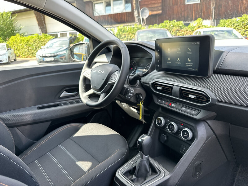 Fahrzeugabbildung Sandero Navi Bild 9 von 20