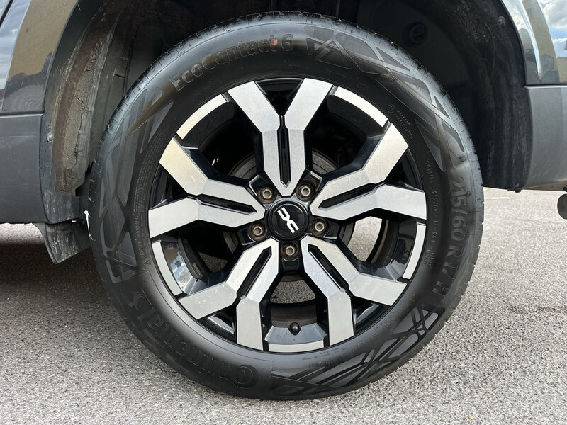 Fahrzeugabbildung Duster Scheckheft 360° Bild 20 von 20