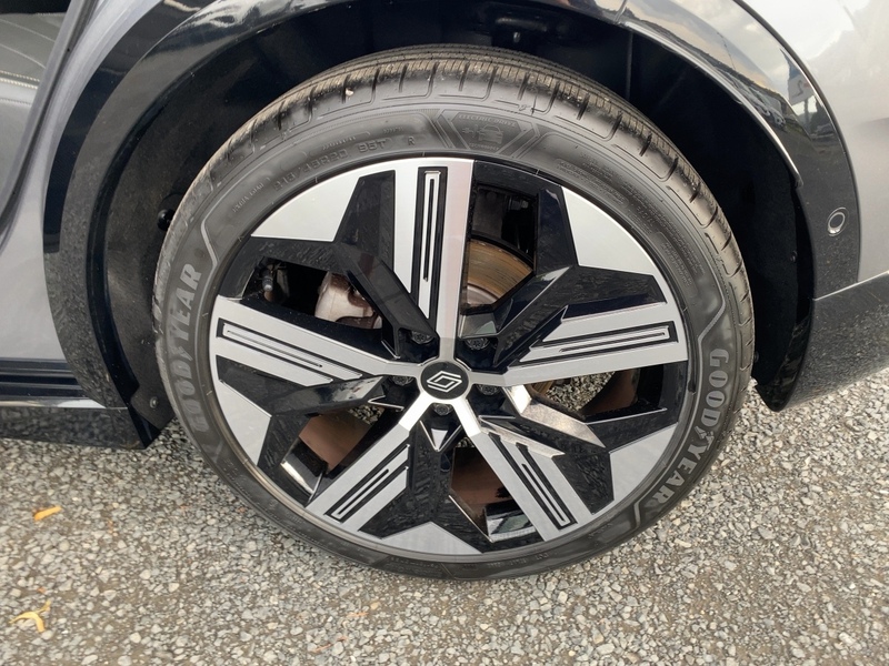 Fahrzeugabbildung Megane E-TECH Iconic E-Tech 100% elektrisch Bild 12 von 21