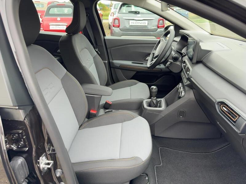 Fahrzeugabbildung Sandero Stepway Extreme+ TCe 110 Bild 7 von 15